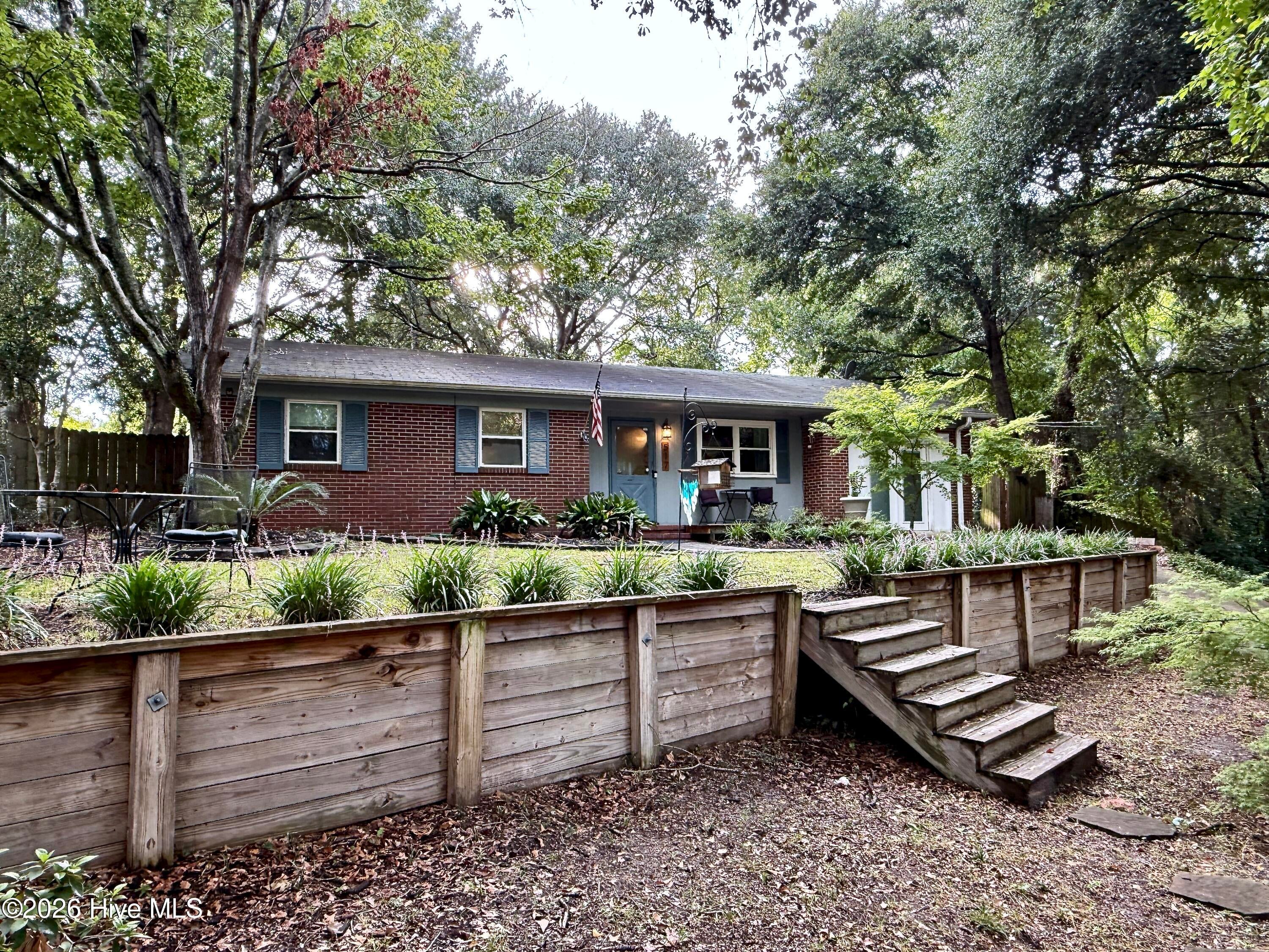 517 Voltaire Place