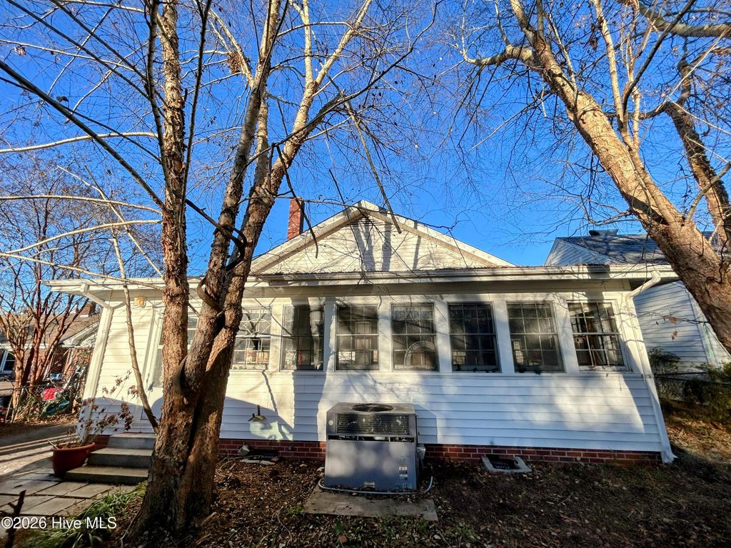 Photo of 205 E 11th Street, Washington, NC 27889 (MLS # 100548067)