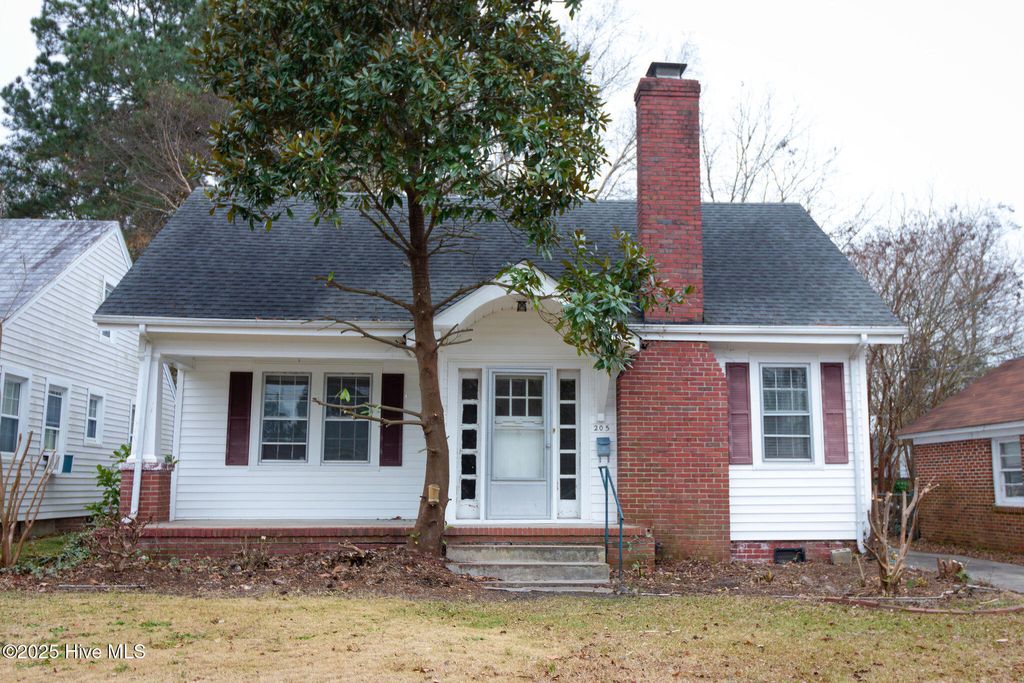 Photo of 205 E 11th Street, Washington, NC 27889 (MLS # 100548067)