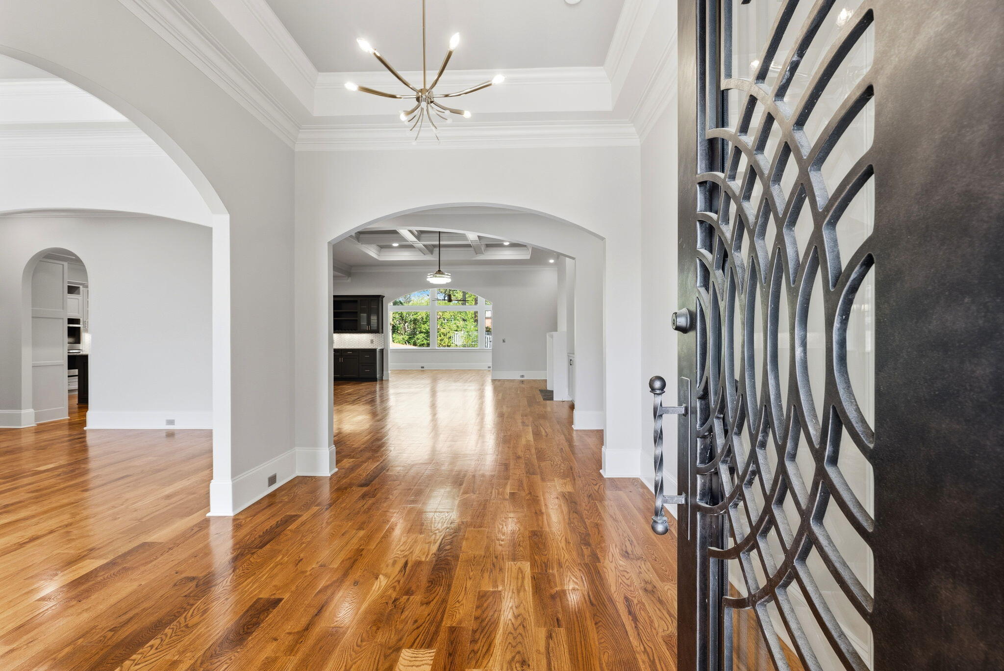 607 W Lake Circle