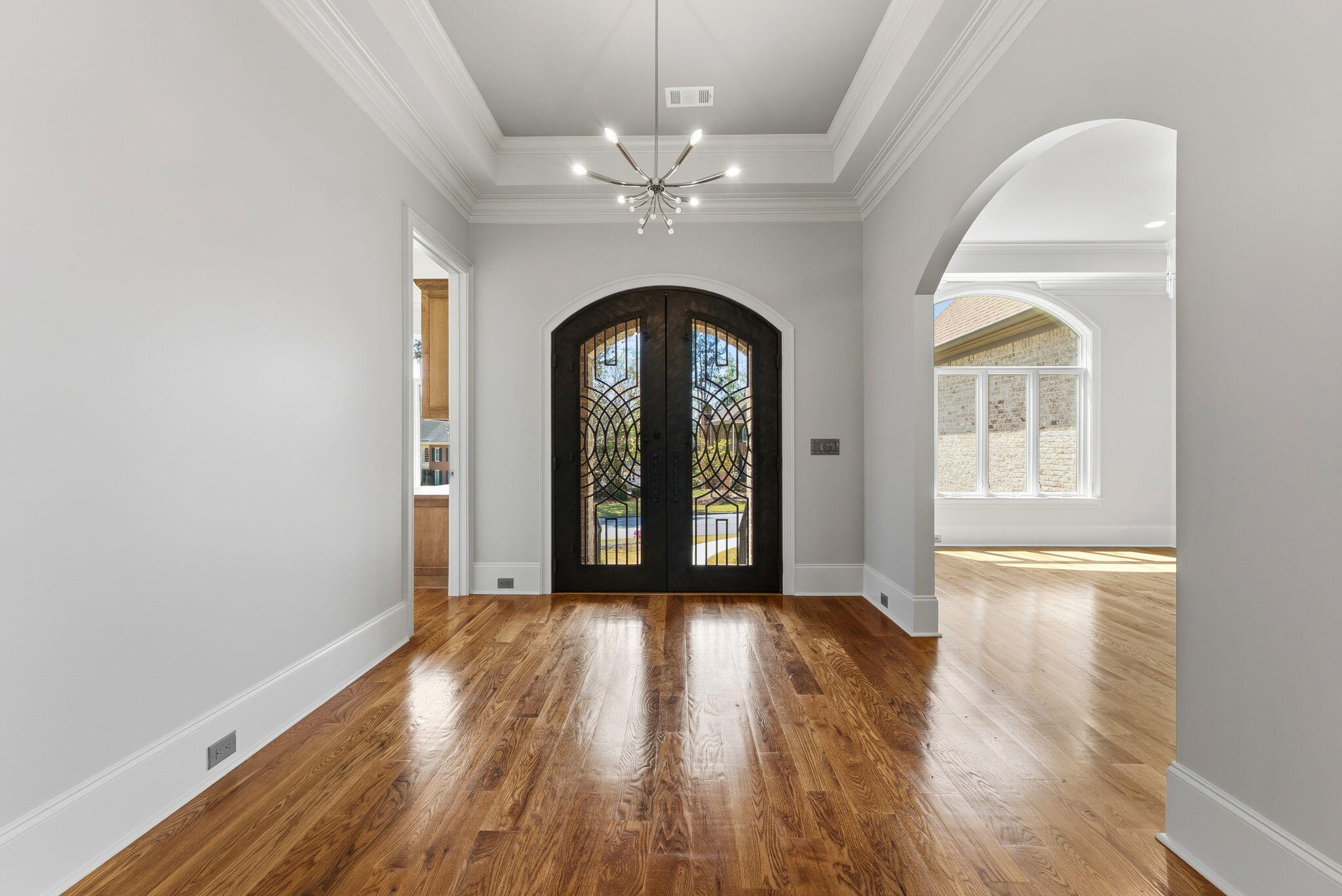 607 W Lake Circle