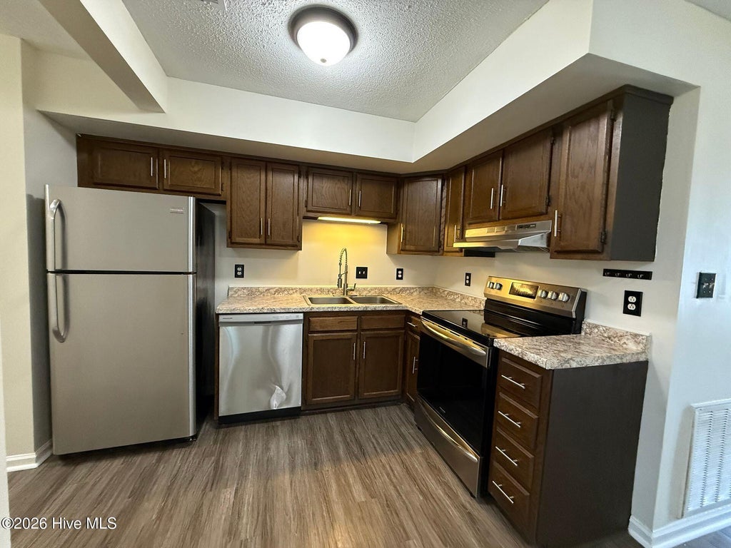 Photo of 432 Myrtlewood Circle, Jacksonville, NC 28546 (MLS # 100600727)