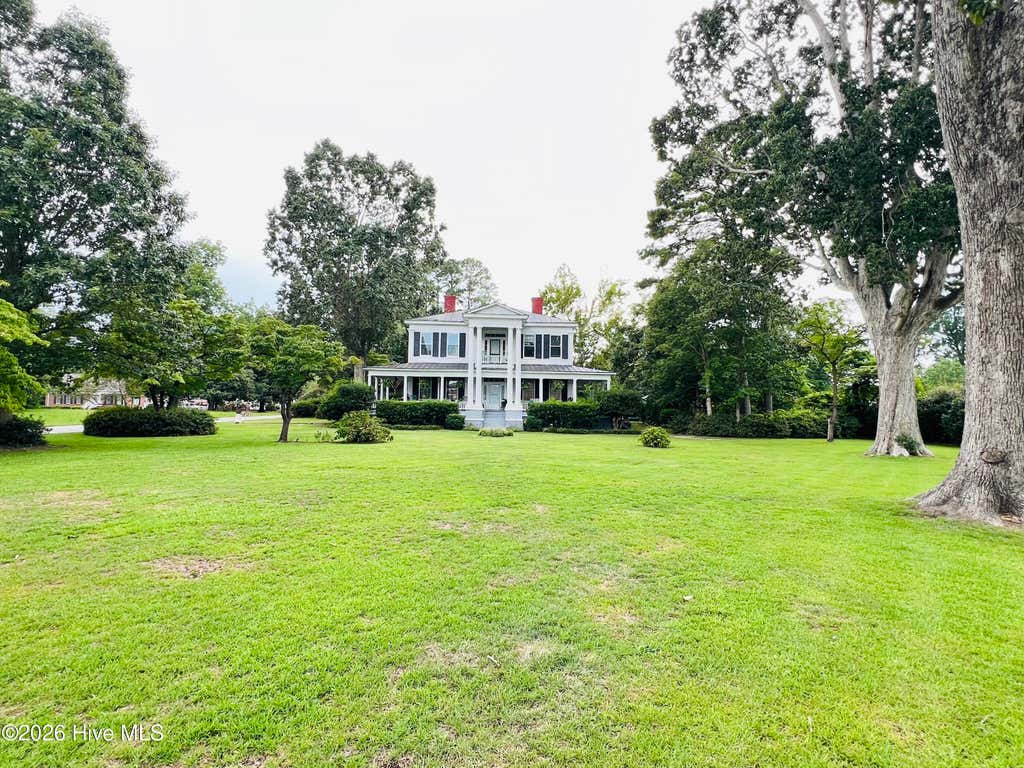 Photo of 201 N Chestnut Street, Clinton, NC 28328 (MLS # 100595572)