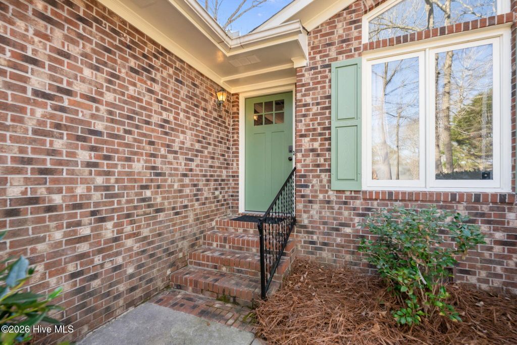 Photo of 101 Gatewood Drive, New Bern, NC 28562 (MLS # 100554372)