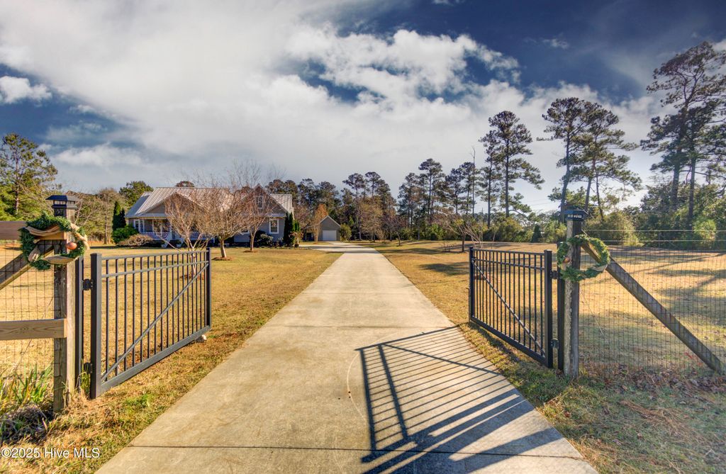 Photo of 102 Plantation Drive, Swansboro, NC 28584 (MLS # 100544948)
