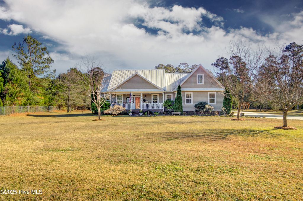 Photo of 102 Plantation Drive, Swansboro, NC 28584 (MLS # 100544948)