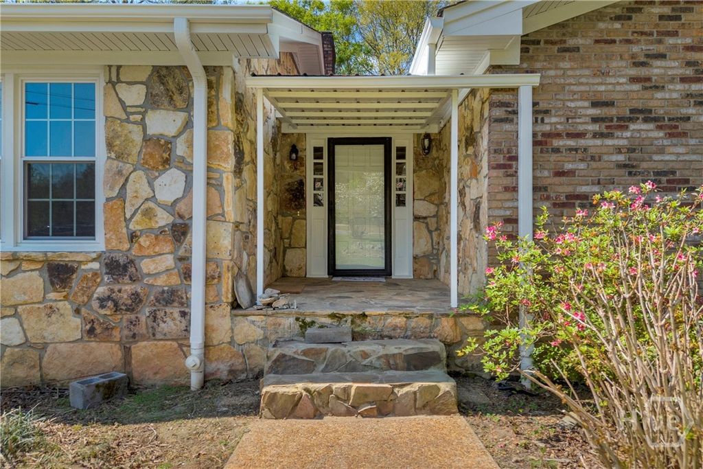 Photo of 194 Woodland Creek Pl Pl, Hull, GA 30646 (MLS # CL352532)