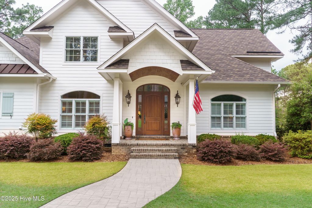 Photo of 370 Lake Dornoch Drive, Pinehurst, NC 28374 (MLS # 100562148)