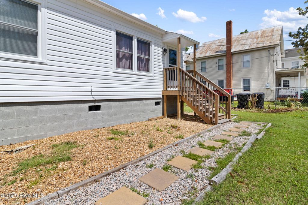 Photo of 406 Walnut Street, Elizabeth City, NC 27909 (MLS # 100509539)