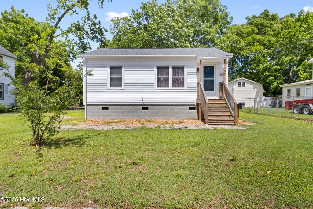 Photo of 406 Walnut Street, Elizabeth City, NC 27909 (MLS # 100509539)