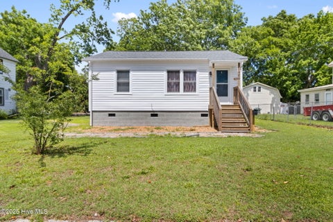 Homes For Sale - 406 Walnut Street<br/> Pasquotank County, Elizabeth City, NC 27909