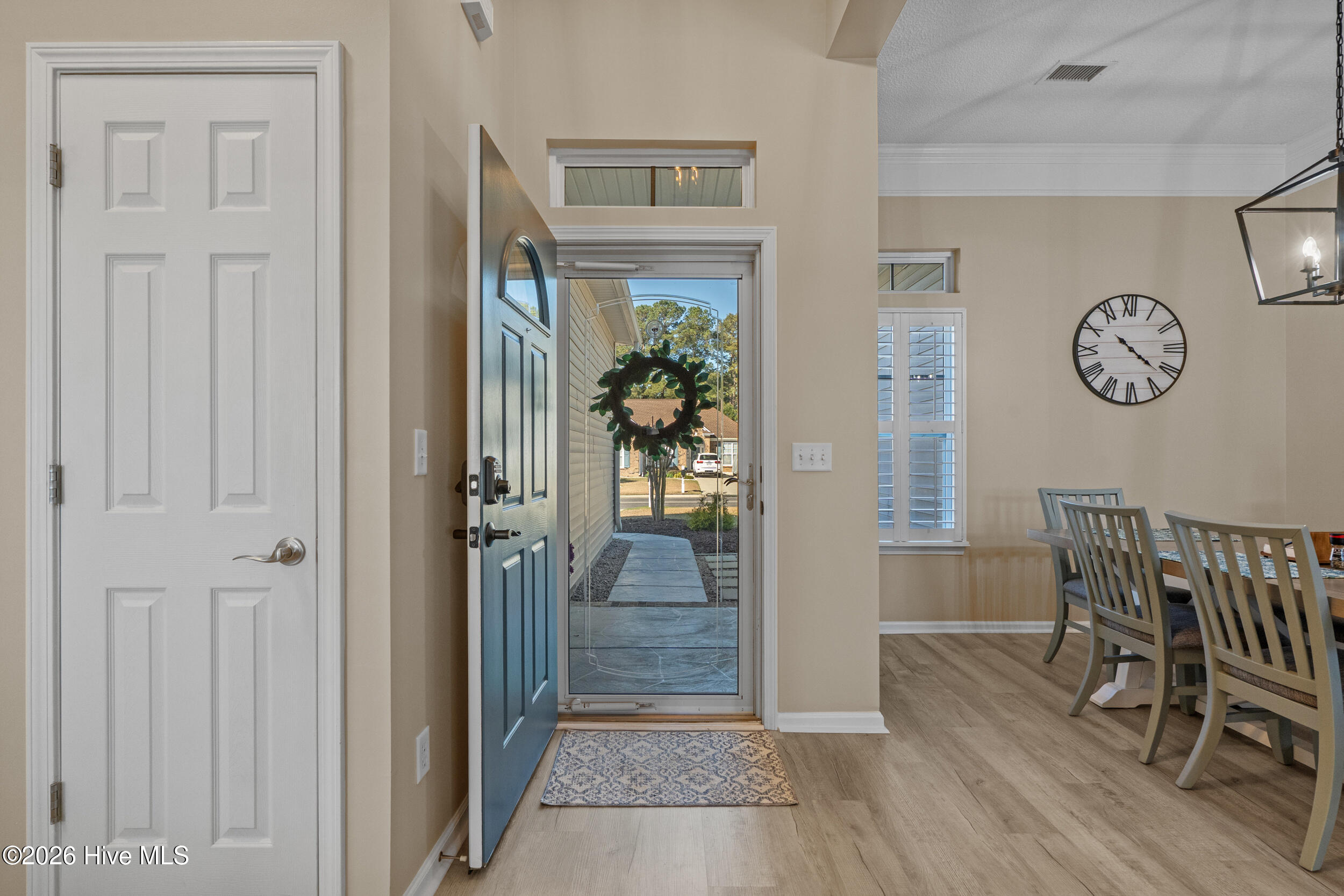 662 Meadowbrook Lane NW