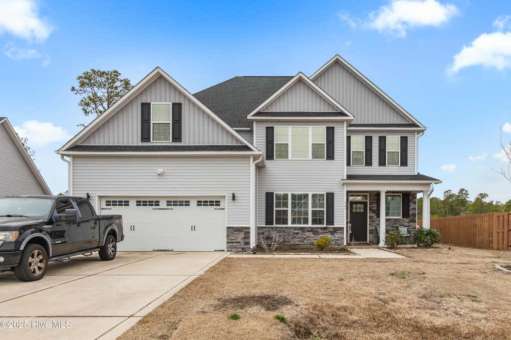 Photo of 907 Needlerush Road, Sneads Ferry, NC 28460 (MLS # 100599253)