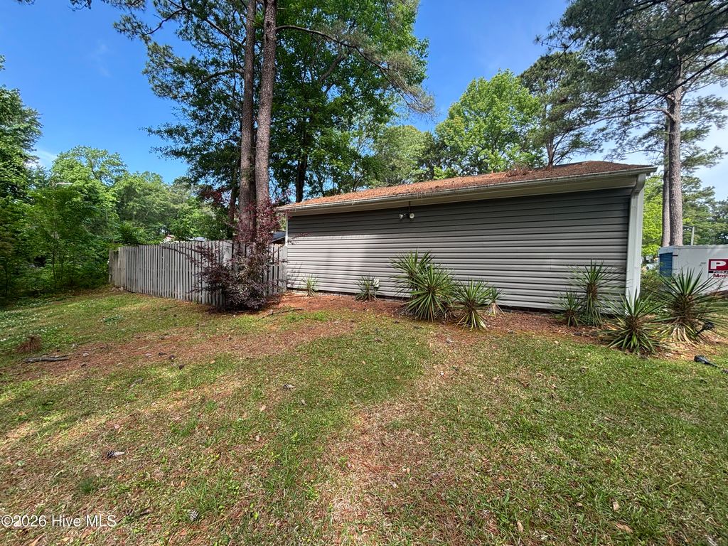 Photo of 615 Shadowridge Road, Jacksonville, NC 28546 (MLS # 100572460)