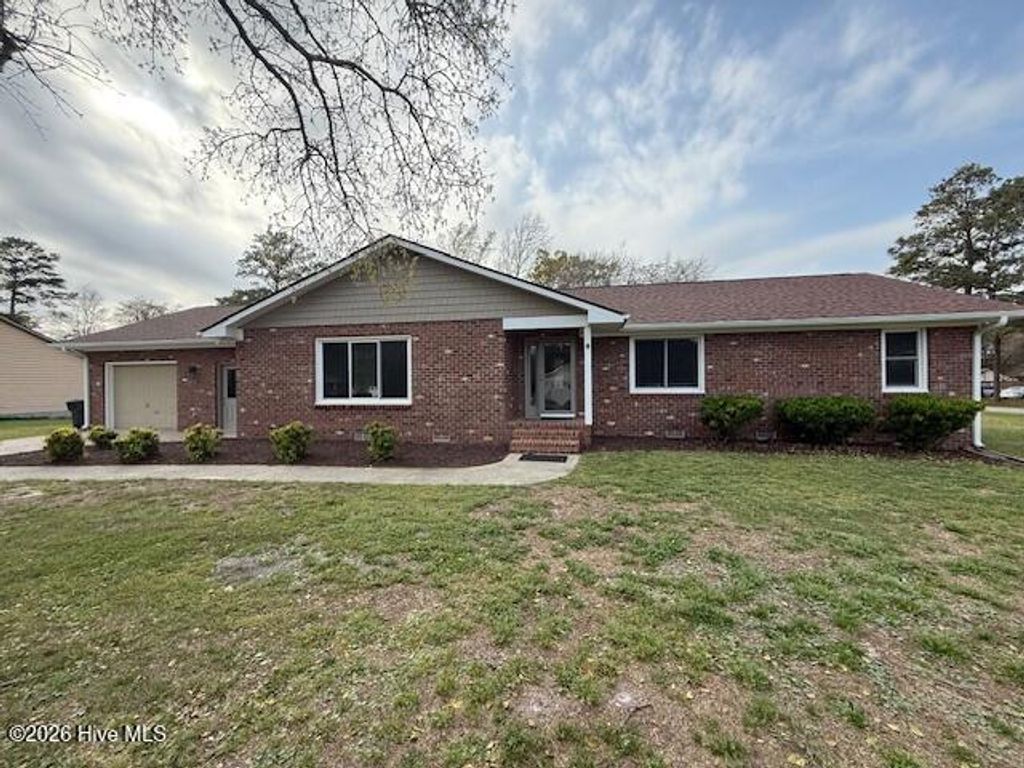 Photo of 402 Crestwood Drive, Newport, NC 28570 (MLS # 100564625)