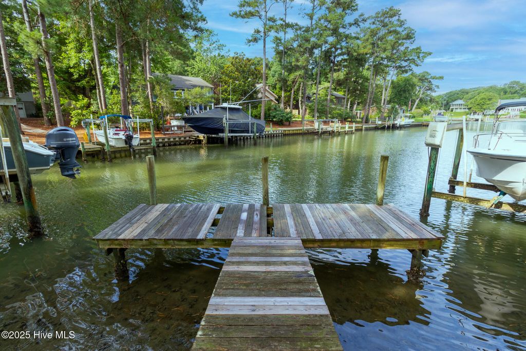 Photo of 117 White Ash Drive, Pine Knoll Shores, NC 28512 (MLS # 100514327)