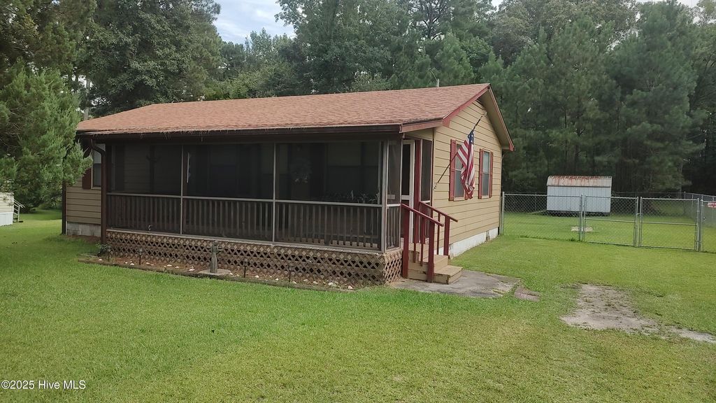 Photo of 113 Quail Point Drive, Hubert, NC 28539 (MLS # 100519337)