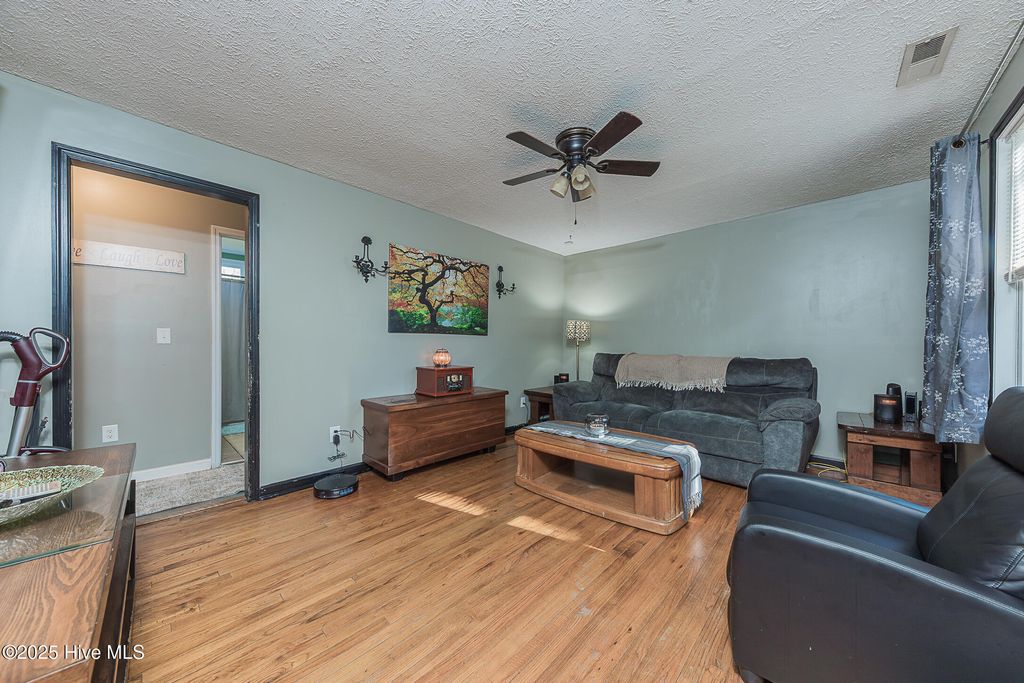 Photo of 206 Kenneth Boulevard, Havelock, NC 28532 (MLS # 100543343)