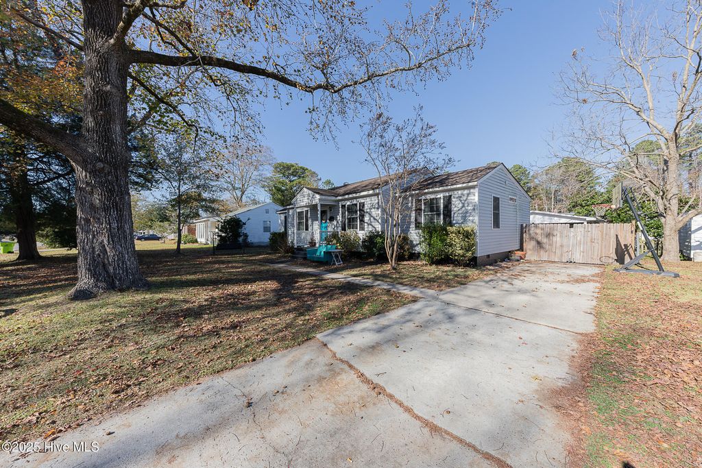 Photo of 206 Kenneth Boulevard, Havelock, NC 28532 (MLS # 100543343)