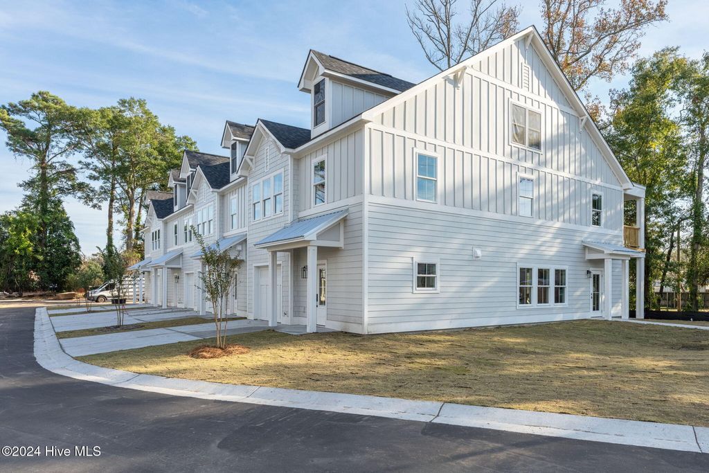 Photo of 112 Seagate Place, Wilmington, NC 28403 (MLS # 100454343)