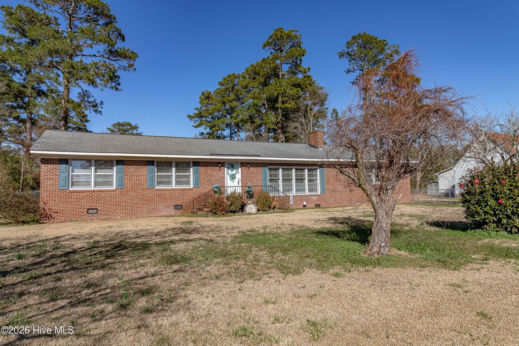 Photo of 3305 Evelyn Drive, Kinston, NC 28504 (MLS # 100557468)