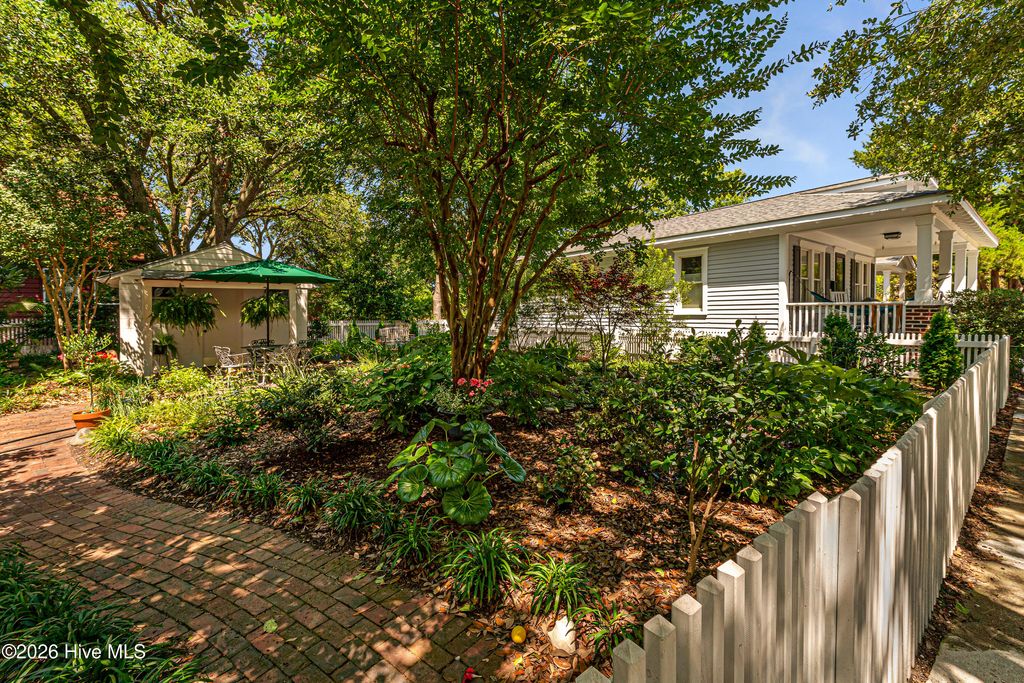 Photo of 201 Broad Street, Beaufort, NC 28516 (MLS # 100583884)