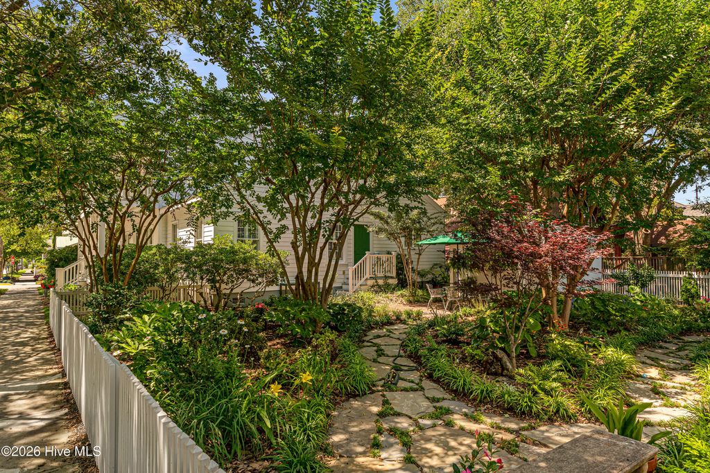 Photo of 201 Broad Street, Beaufort, NC 28516 (MLS # 100583884)