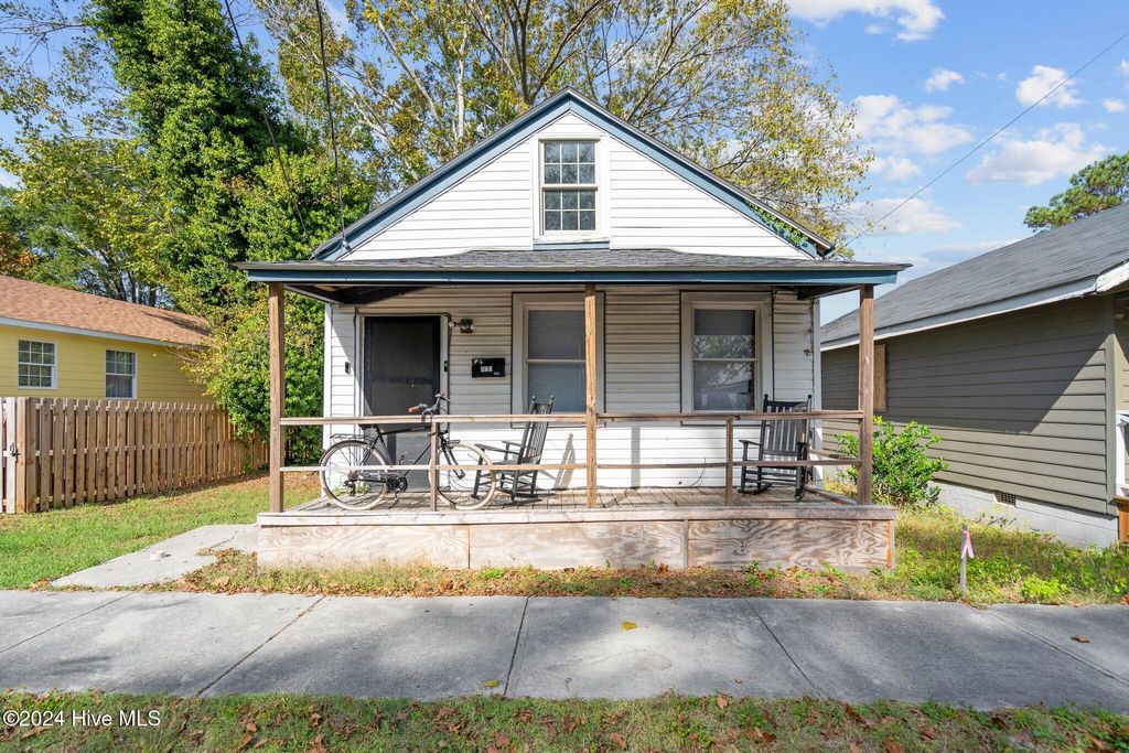 Photo of 513 Swann Street, Wilmington, NC 28401 (MLS # 100489440)