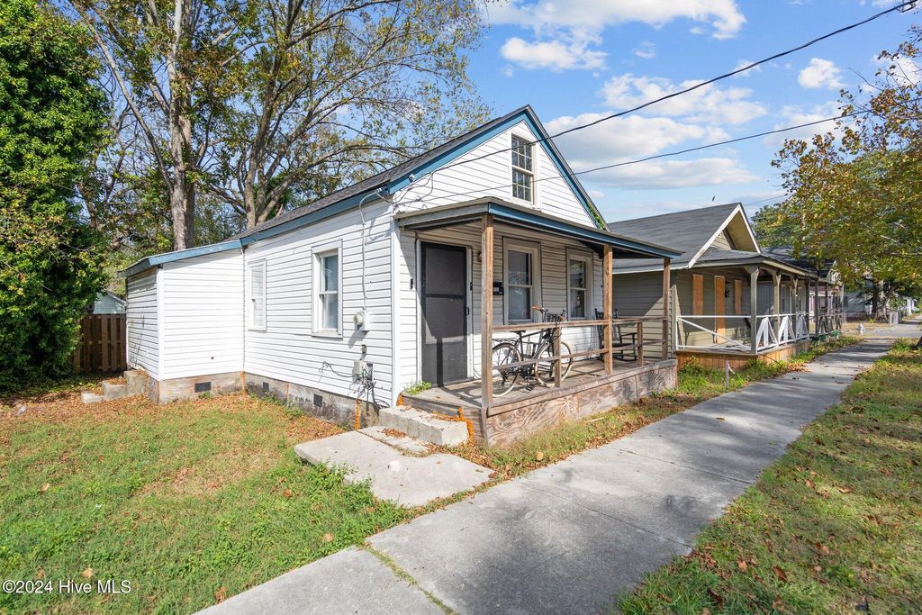 Photo of 513 Swann Street, Wilmington, NC 28401 (MLS # 100489440)