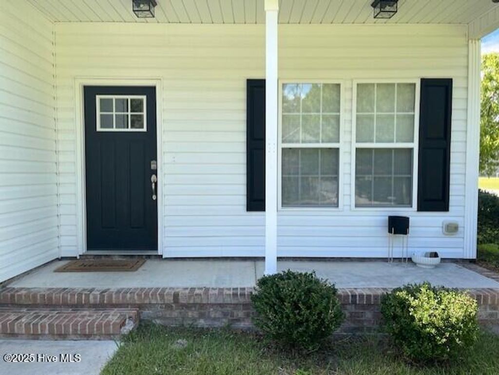 Photo of 208 Rudolph Lane, Hubert, NC 28539 (MLS # 100537442)