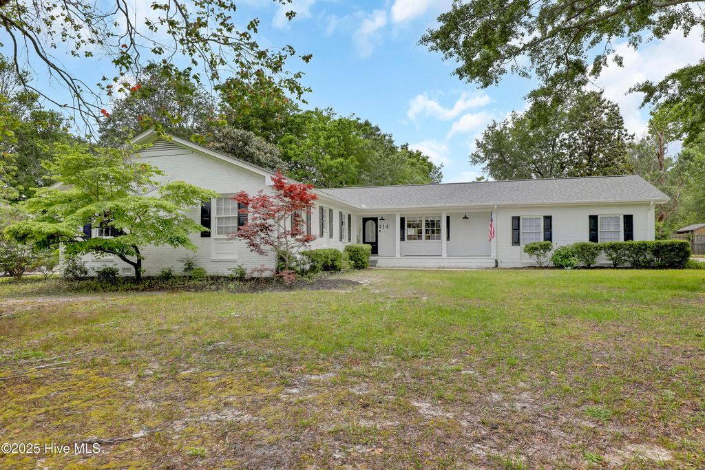 Photo of 914 Greenhowe Drive, Wilmington, NC 28409 (MLS # 100566321)