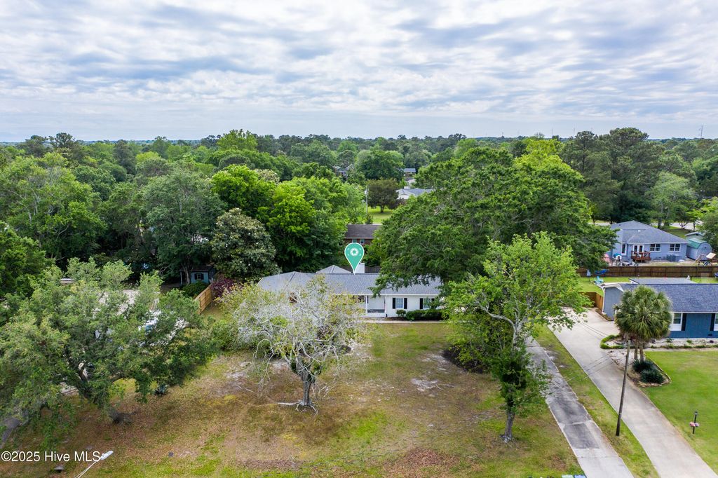 Photo of 914 Greenhowe Drive, Wilmington, NC 28409 (MLS # 100566321)