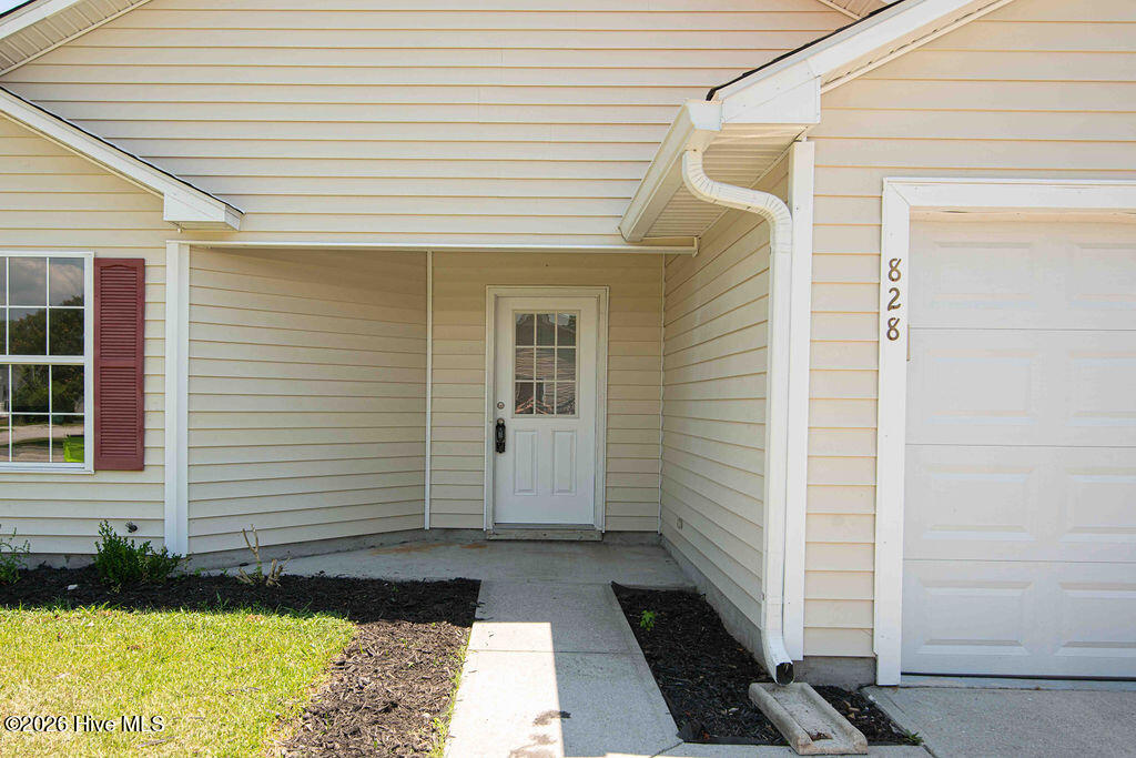 828 S Dogwood Lane