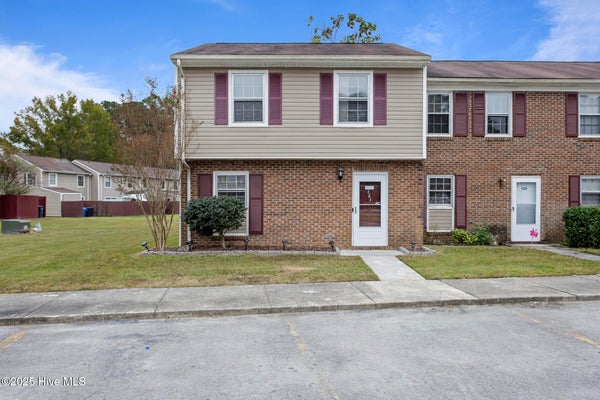 121 KING GEORGE CT, JACKSONVILLE, NC 28546 - Image b4c6172edca7ea4a01d064196eb8a3ec/254637756