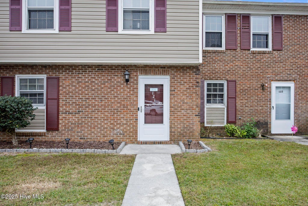 Photo of 121 King George Court, Jacksonville, NC 28546 (MLS # 100612000)