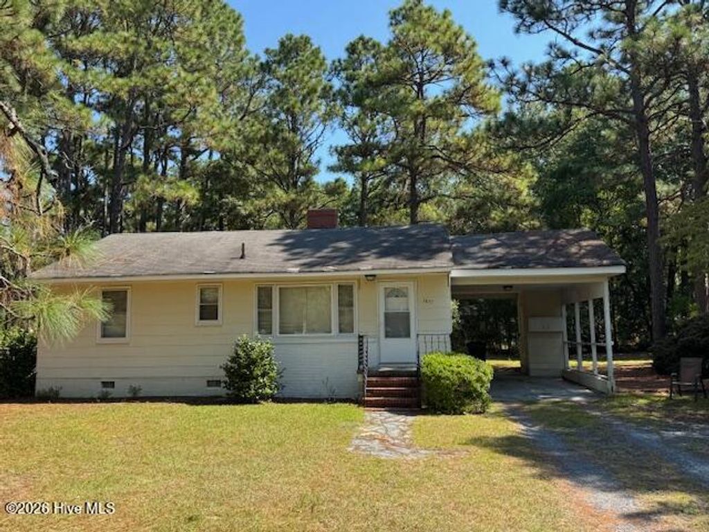 Photo of 1657 W New York Avenue, Southern Pines, NC 28387 (MLS # 100552767)