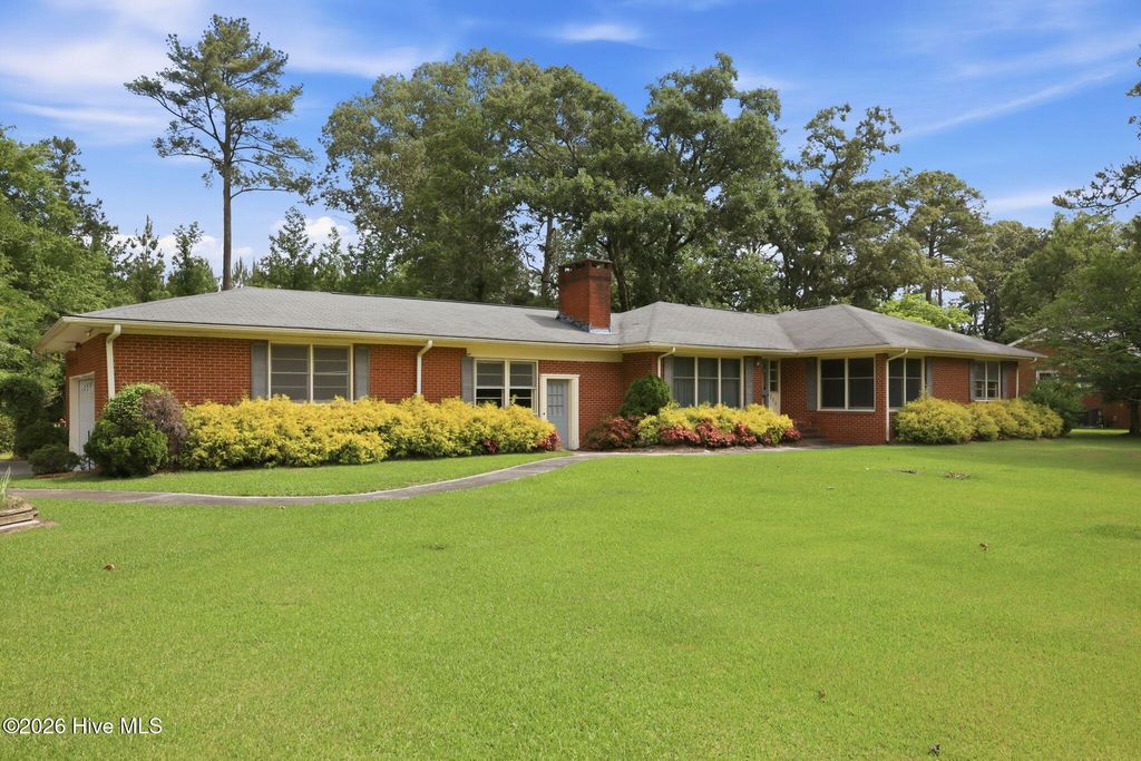 Photo of 711 Fairlane Drive, Grifton, NC 28530 (MLS # 100577832)