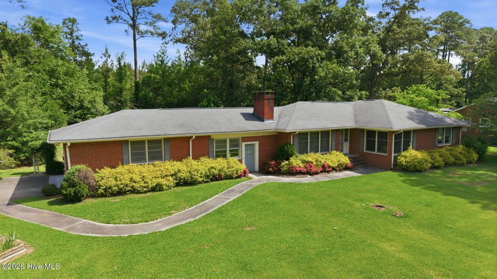 Photo of 711 Fairlane Drive, Grifton, NC 28530 (MLS # 100577832)