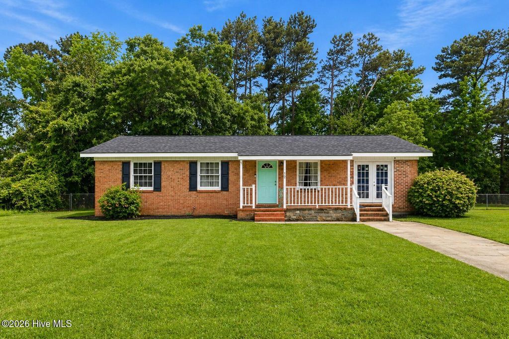 Photo of 12 Berkshire Drive, Jacksonville, NC 28546 (MLS # 100570985)