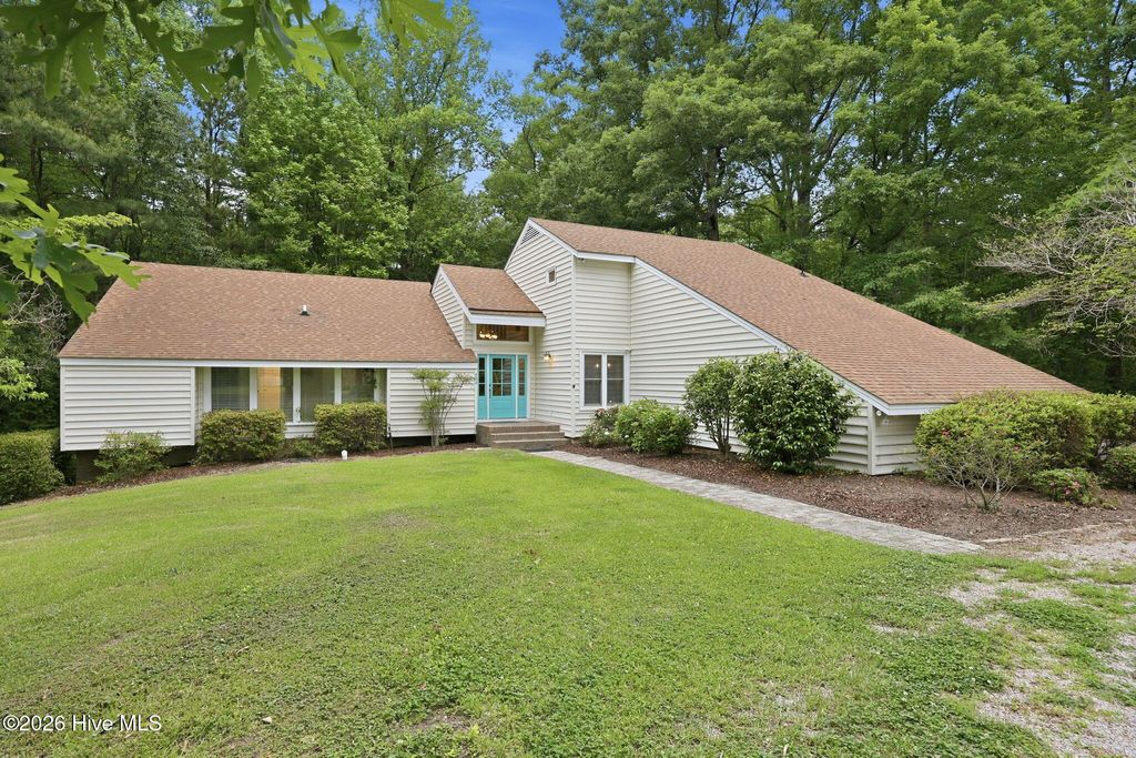 Photo of 424 Camelia Drive, Washington, NC 27889 (MLS # 100573995)