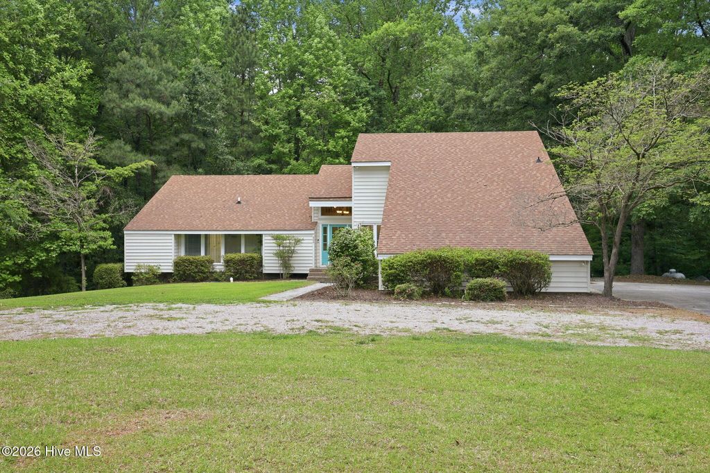 Photo of 424 Camelia Drive, Washington, NC 27889 (MLS # 100573995)