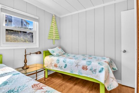 Tiny photo for 610 N Topsail Drive, Surf City, NC 28445 (MLS # 100550630)