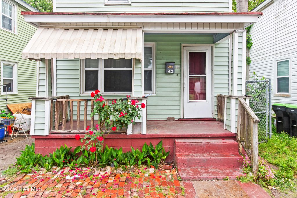 Photo of 514 First Avenue, New Bern, NC 28560 (MLS # 100571480)