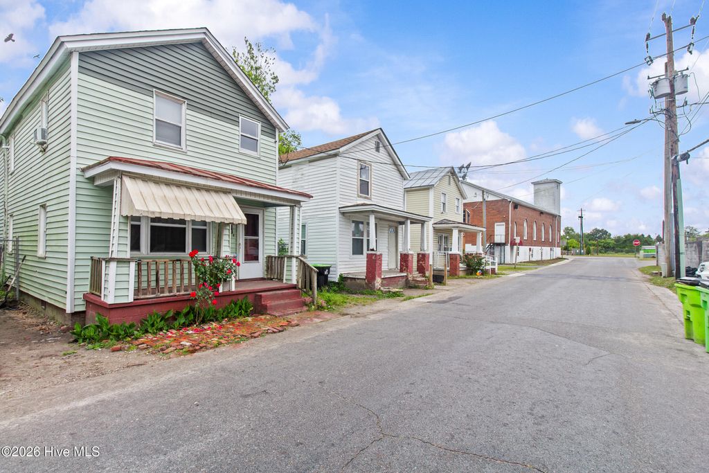 Photo of 514 First Avenue, New Bern, NC 28560 (MLS # 100571480)