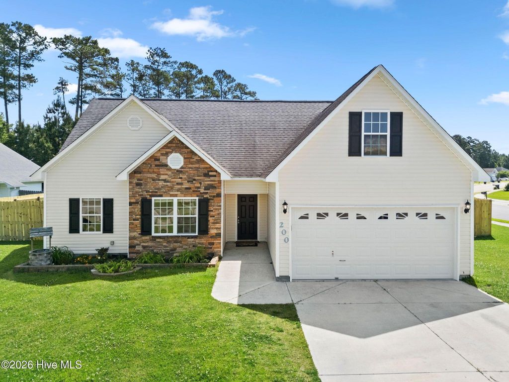 Photo of 200 Ivy Glen Lane, Jacksonville, NC 28546 (MLS # 100574255)