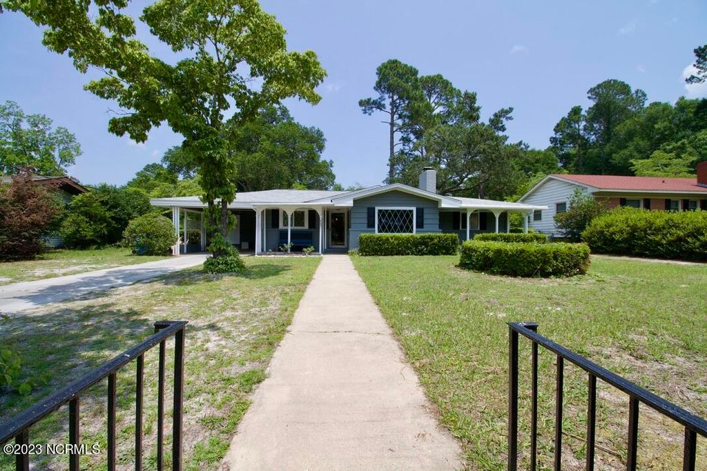 Photo of 607 Larchmont Drive, Wilmington, NC 28403 (MLS # 100552600)