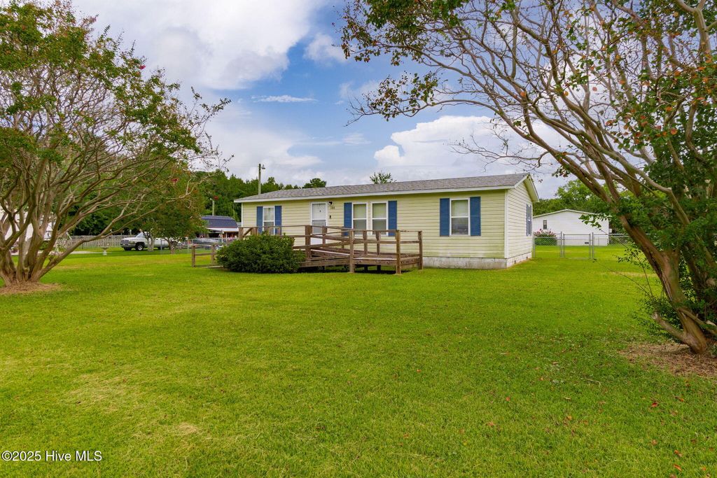 Photo of 100 Lindsey Court, Beaufort, NC 28516 (MLS # 100531967)