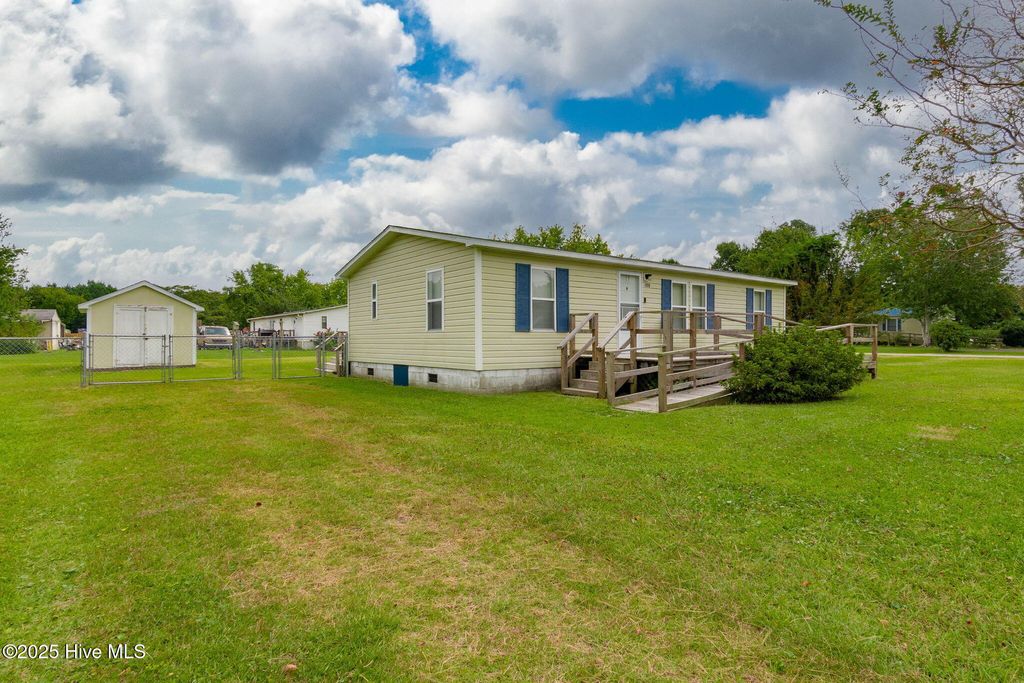 Photo of 100 Lindsey Court, Beaufort, NC 28516 (MLS # 100531967)