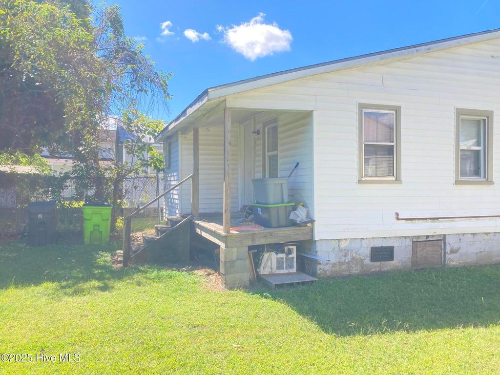 Photo of 308 Jones Street, New Bern, NC 28562 (MLS # 100568310)