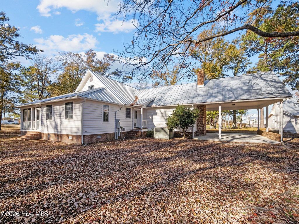 Photo of 2229 Sloop Point Loop Road, Hampstead, NC 28443 (MLS # 100554619)